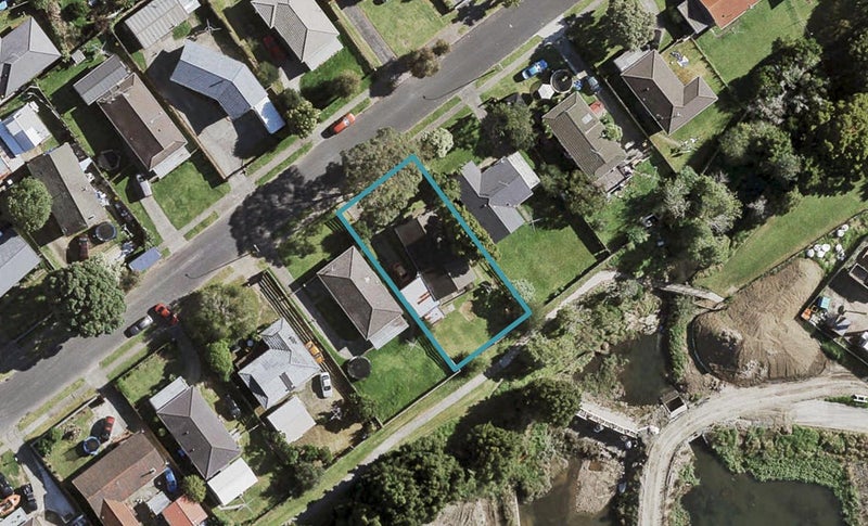 32 Innismara Avenue, Wattle Downs, Auckland - Carousel 1