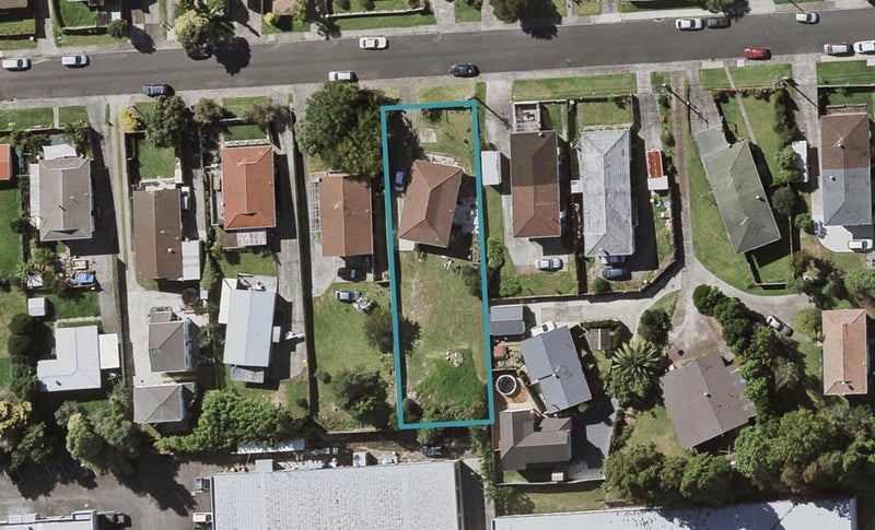 16 Lambrown Drive, Totara Vale, Auckland - Carousel 1