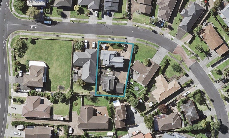 1/31 Channing Crescent, Botany Downs, Auckland - Carousel 1