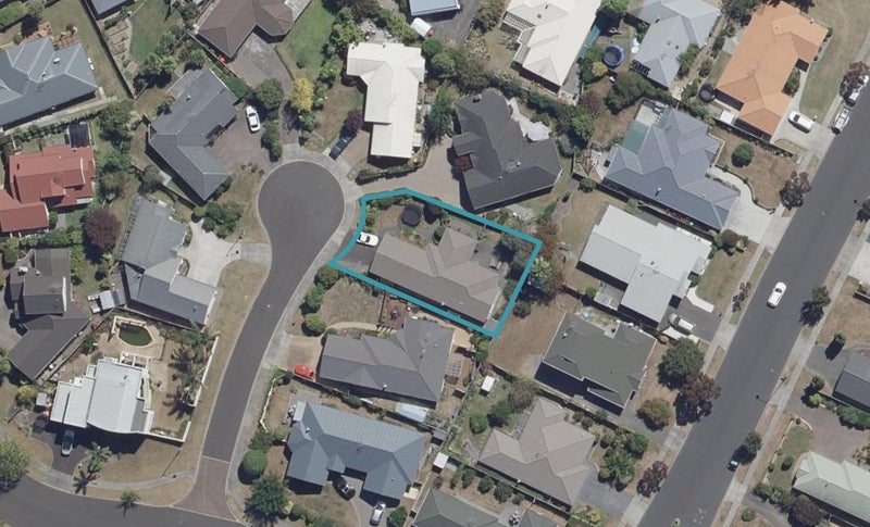 6 Badminton Court, Huntington, Hamilton - Carousel 1