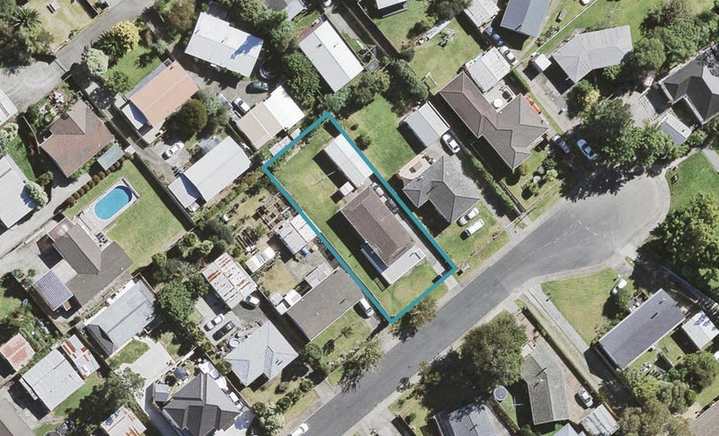 8 Murillo Place, Henderson, Auckland - Carousel 1