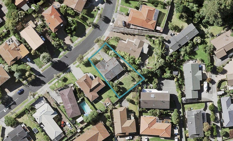 9 Lastel Place, Shelly Park, Auckland - Carousel 1