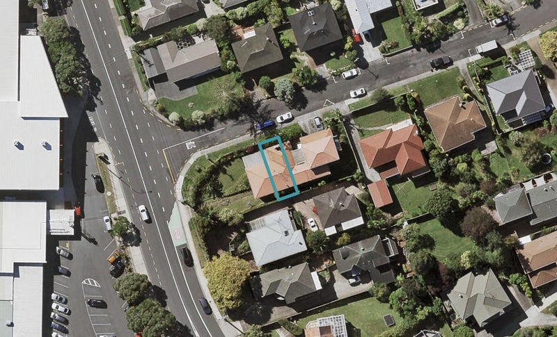 1C Currey Crescent, Milford, Auckland - Carousel 1
