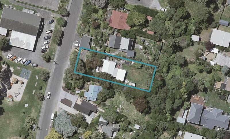 27 Tennis Court Road, Raumati South, Paraparaumu - Carousel 1