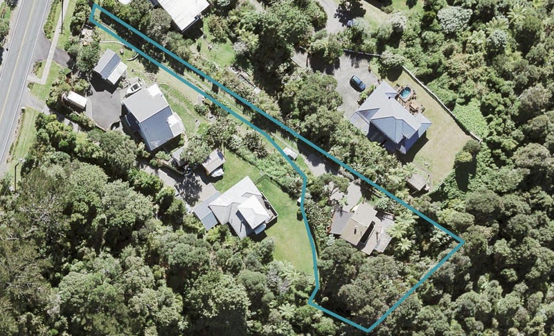 1142 Scenic Drive North, Swanson, Auckland - Carousel 1
