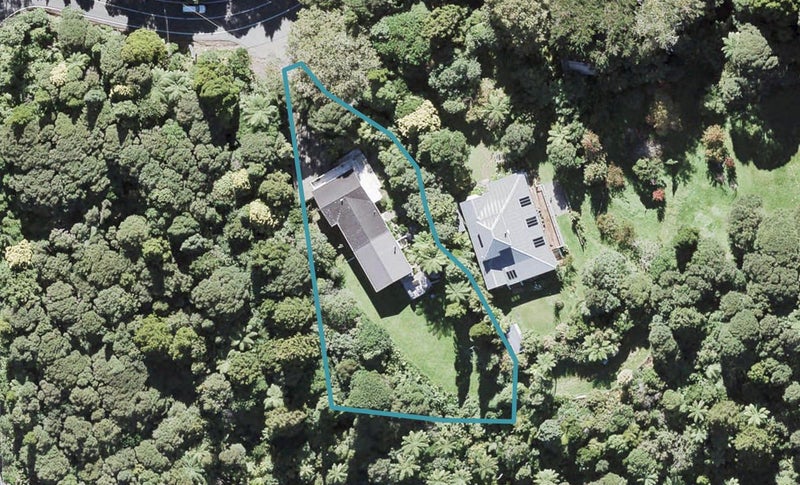 926 West Coast Road, Waiatarua, Auckland - Carousel 1