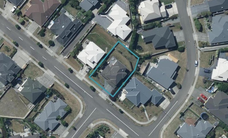 37 Te Puia Drive, Aotea, Porirua - Carousel 1