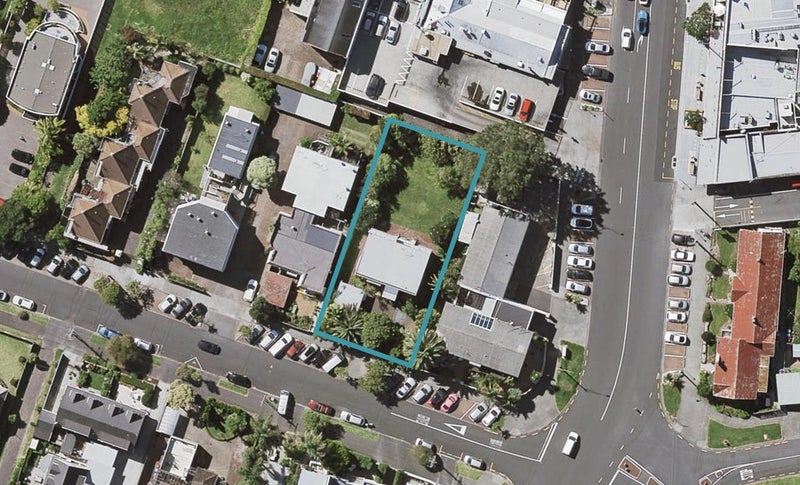 2/18 Marau Crescent, Mission Bay, Auckland - Carousel 1