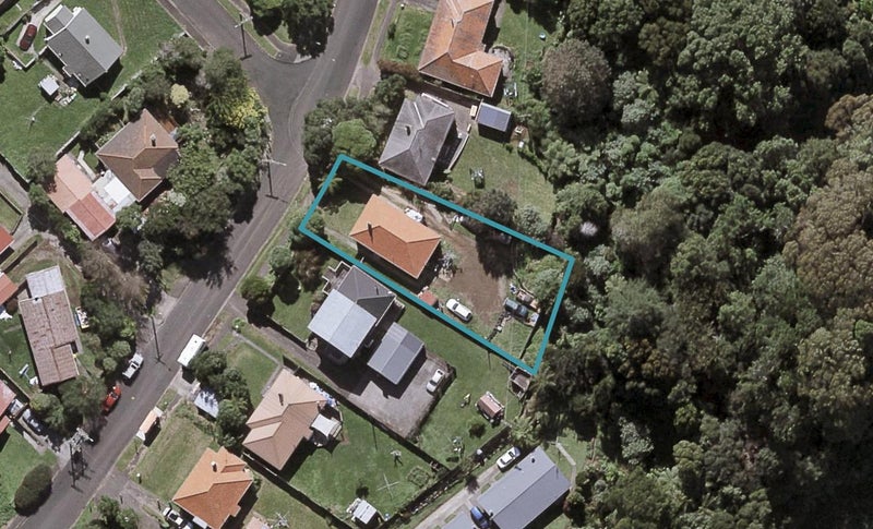 97 Glenpark Avenue, Frankleigh Park, New Plymouth - Carousel 1