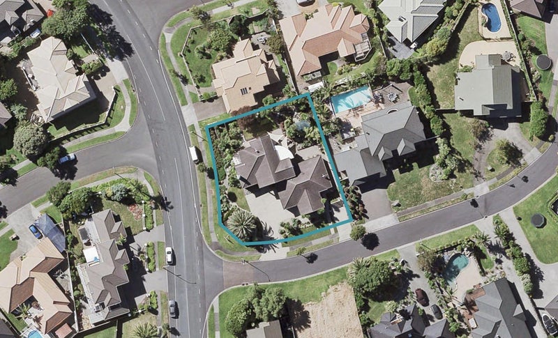 2 San Jose Rise, Shamrock Park, Auckland - Carousel 1