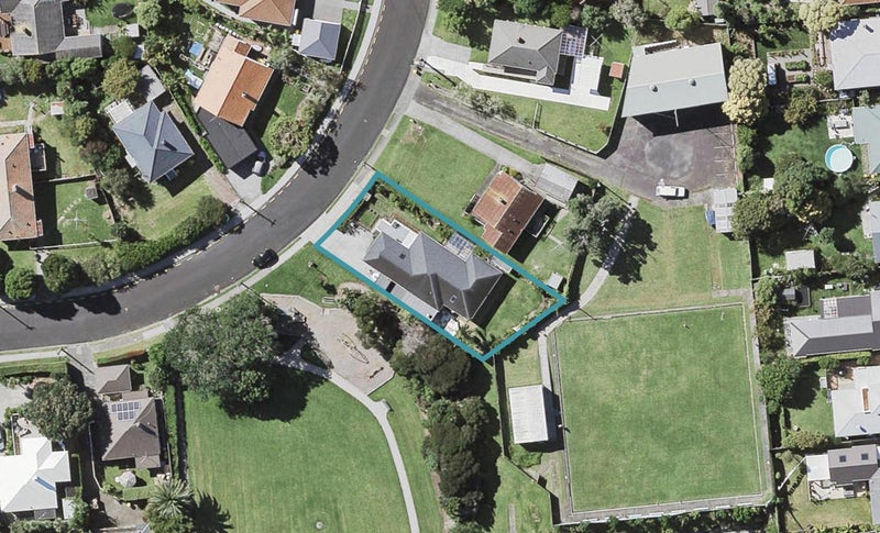 13 Achilles Crescent, Narrow Neck, Auckland - Carousel 1