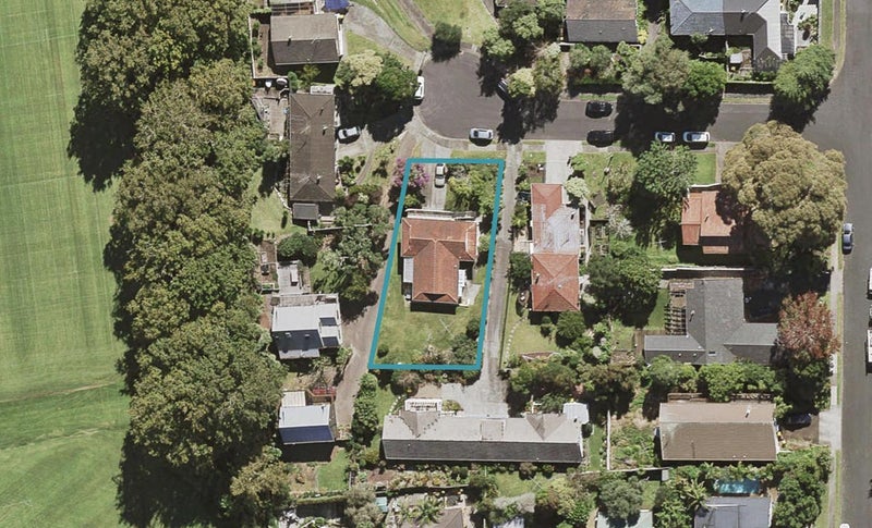 8 Mahuta Grove, Northcote, Auckland - Carousel 1