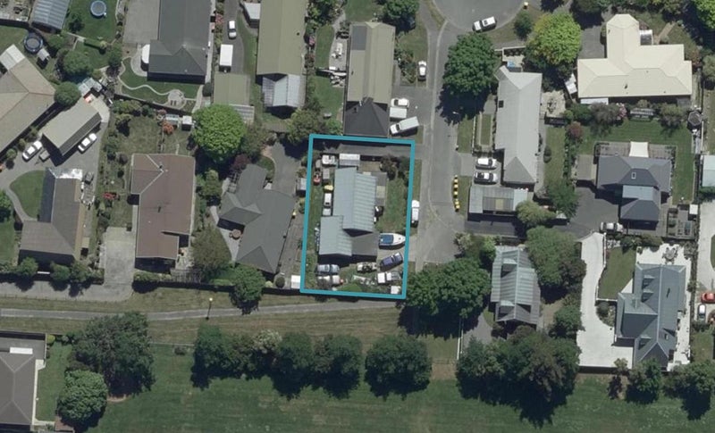 14 Pyatt Place, Redwood, Christchurch - Carousel 1