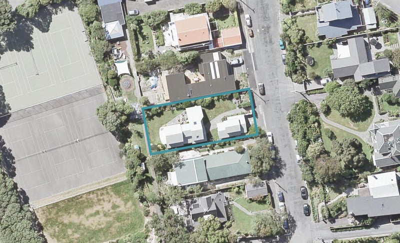 8 Pitoitoi Road, Days Bay, Lower Hutt - Carousel 1