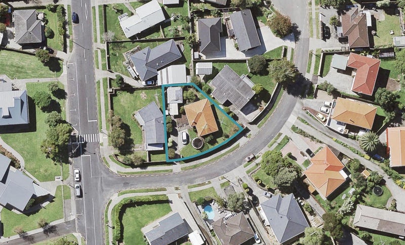 4 Ervine Place, Bucklands Beach, Auckland - Carousel 1