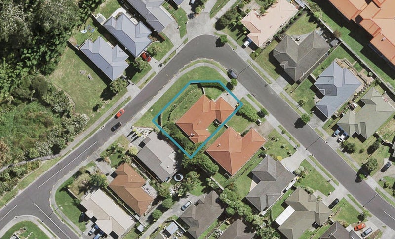 18 Brookwood Drive, Henderson, Auckland - Carousel 1
