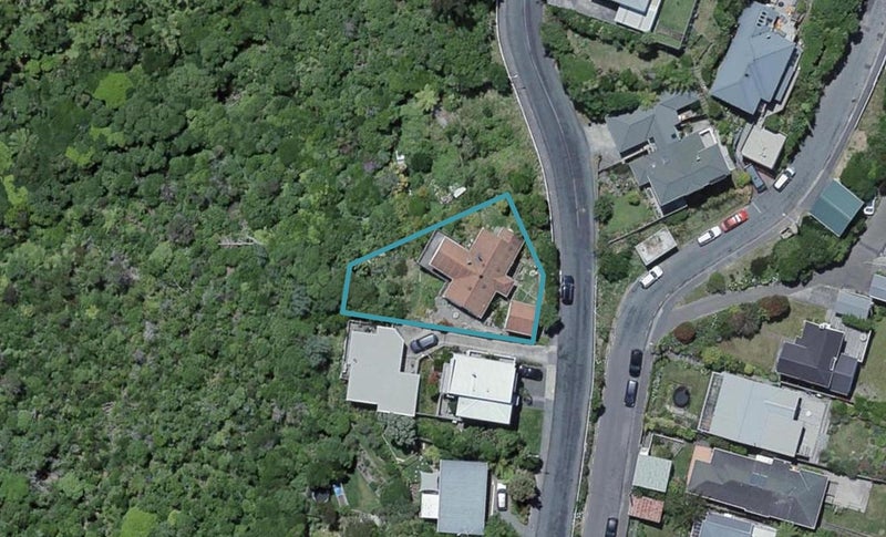 157 Nevay Road, Karaka Bays, Wellington - Carousel 1