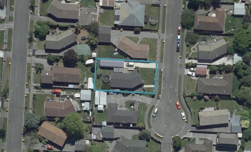 8 Monteath Place, Redwood, Christchurch - Carousel 1