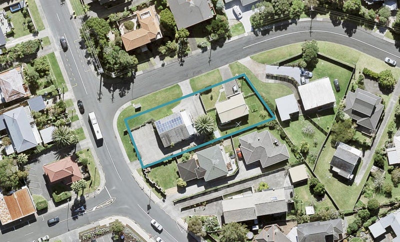 2/987 Beach Road, Torbay, Auckland - Carousel 1