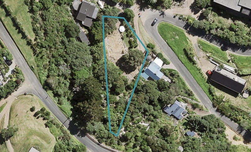 16 Seventh Avenue, Onetangi, Waiheke Island - Carousel 1