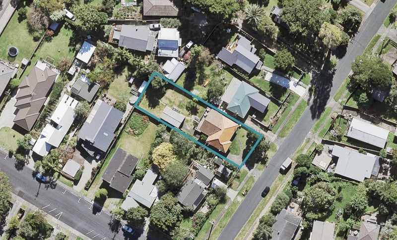 4 Rambler Crescent, Beach Haven, Auckland - Carousel 1