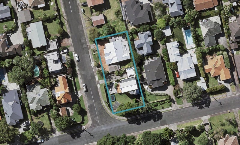 1/0 Norwood Road, Bayswater, Auckland - Carousel 1