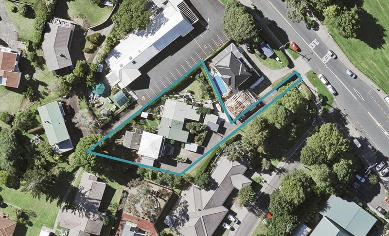 2/203 Riddell Road, Glendowie, Auckland - Carousel 1