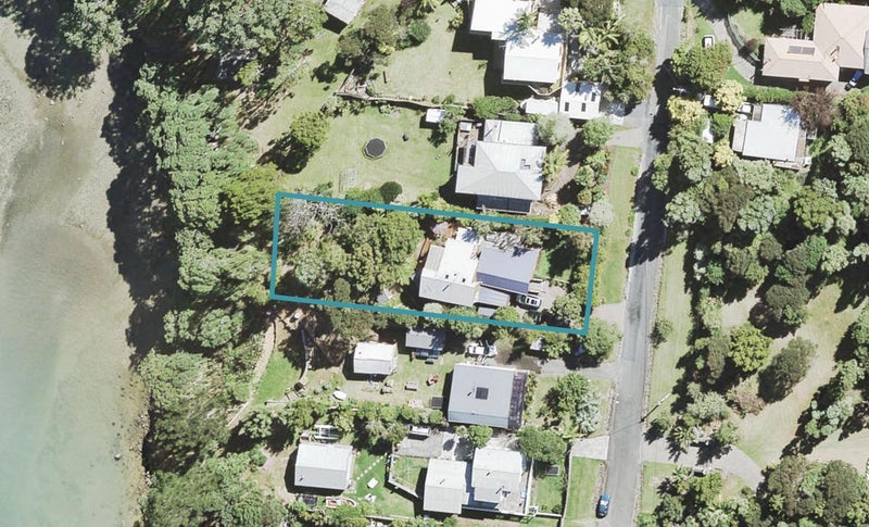 97 Kauri Point Road, Laingholm, Auckland - Carousel 1