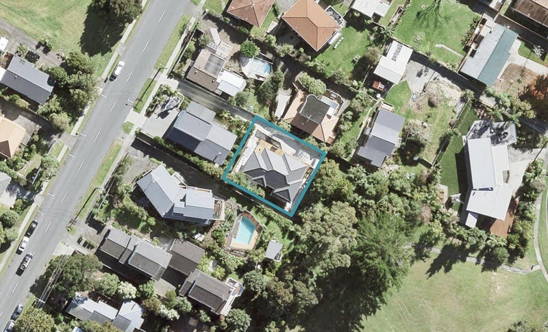 29A Deep Creek Road, Waiake, Auckland - Carousel 1