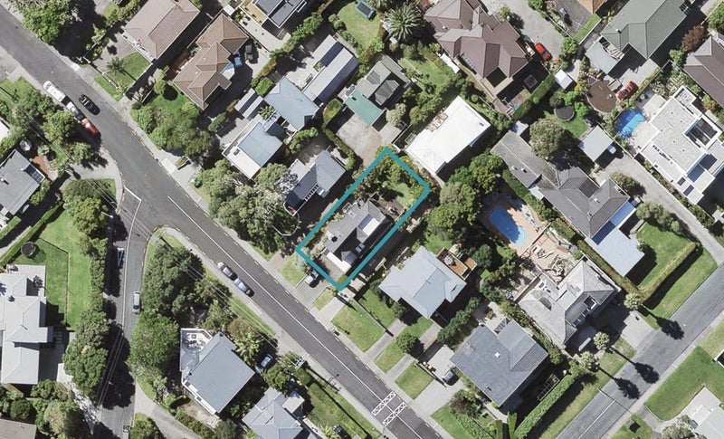 43 Seaview Road, Castor Bay, Auckland - Carousel 1