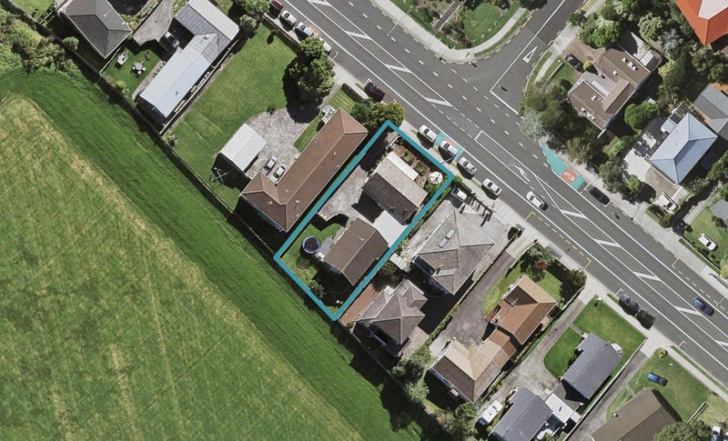 25A Akoranga Drive, Northcote, Auckland - Carousel 1