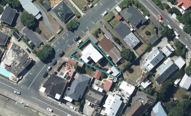2 Cluny Road, Plimmerton, Porirua - Carousel 1