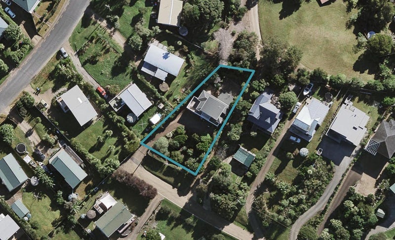 12 Dickson Road, Surfdale, Waiheke Island - Carousel 1