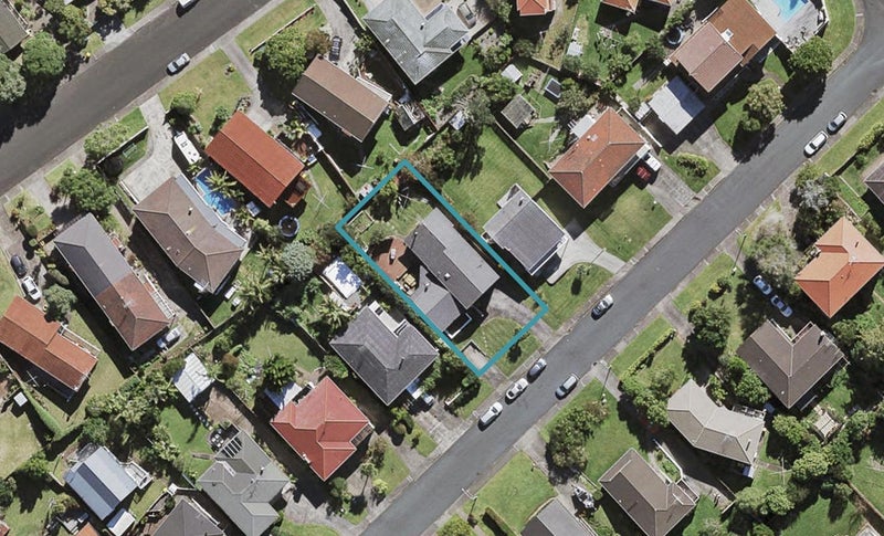 8 Welland Place, Hillcrest, Auckland - Carousel 1