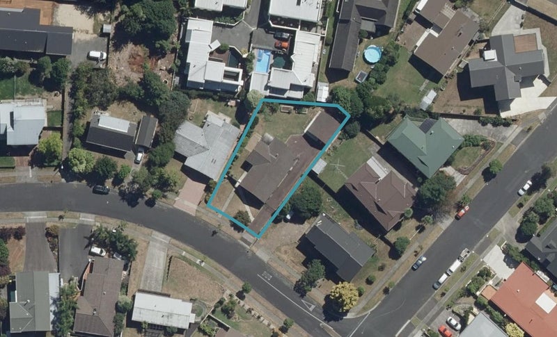 81 Gilbass Avenue, Hamilton Lake, Hamilton - Carousel 1