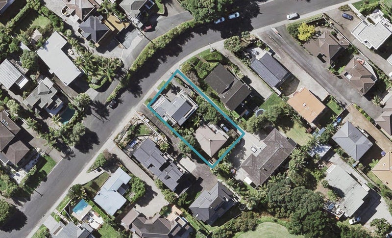 2/12 Commodore Parry Road, Castor Bay, Auckland - Carousel 1