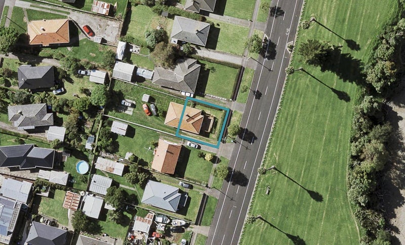 157A Riverside Avenue, Point England, Auckland - Carousel 1