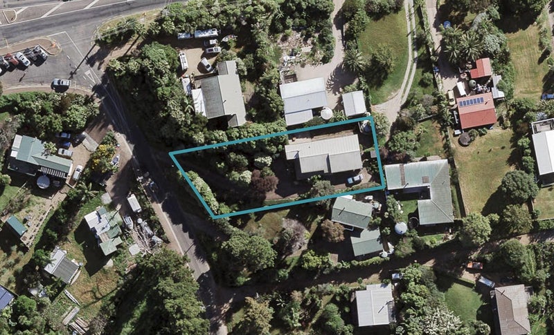 4 Natzka Road, Ostend, Waiheke Island - Carousel 1