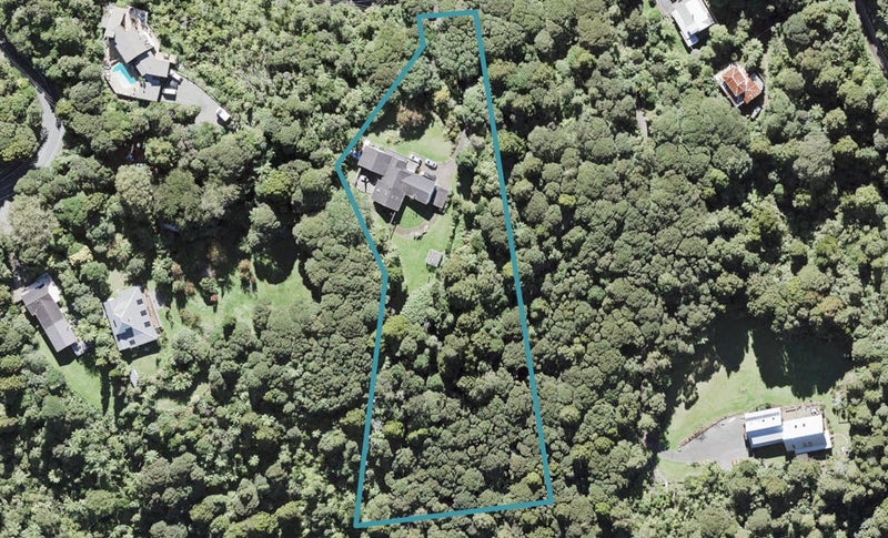 914 West Coast Road, Waiatarua, Auckland - Carousel 1