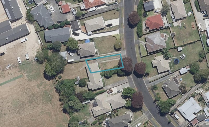 2/19 Haultain Street, Fairfield, Hamilton - Carousel 1