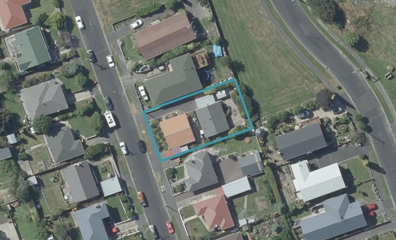 12B Elwyn Crescent, Green Island, Dunedin - Carousel 1