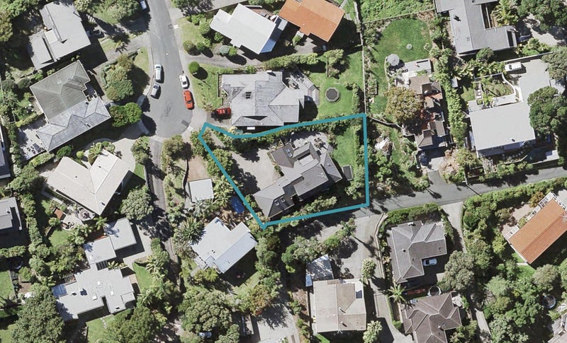 12 Cloverly Crescent, Campbells Bay, Auckland - Carousel 1
