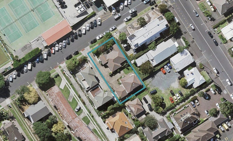 2/2 Bracken Avenue, Takapuna, Auckland - Carousel 1