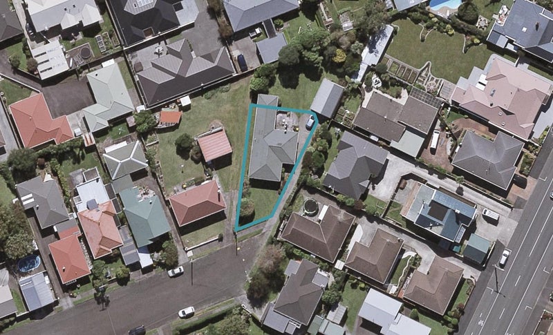 11 Seddon Street, Westown, New Plymouth - Carousel 1