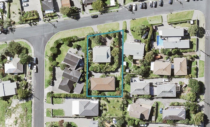 2/4 Beulah Avenue, Rothesay Bay, Auckland - Carousel 1