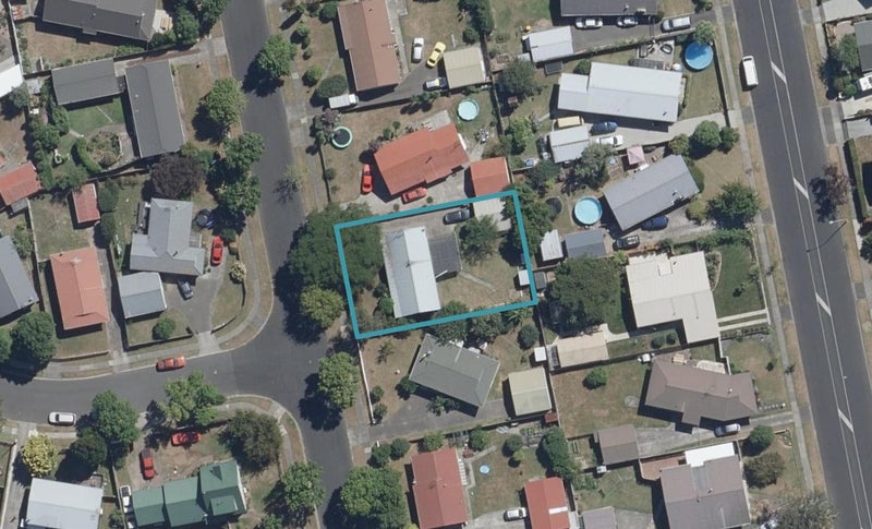 96 Oakfield Crescent, Pukete, Hamilton - Carousel 1