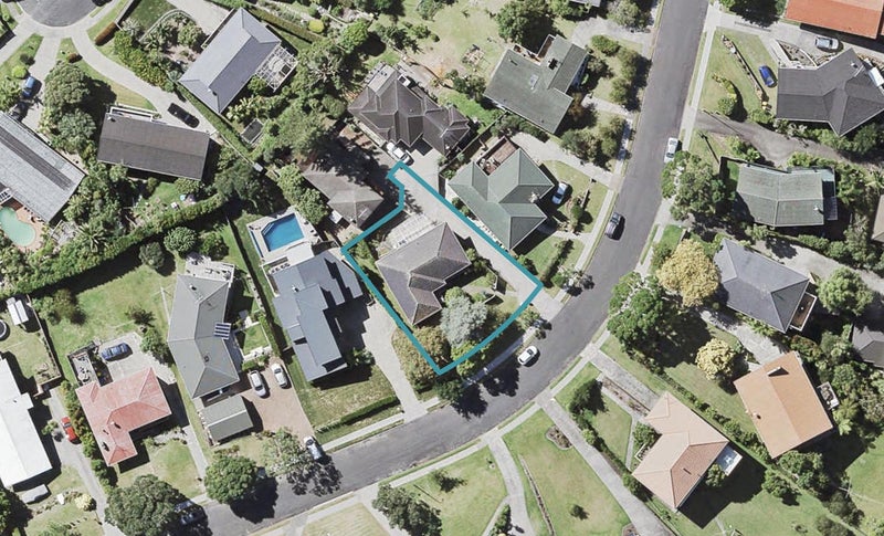 15 Mayfair Crescent, Mairangi Bay, Auckland - Carousel 1