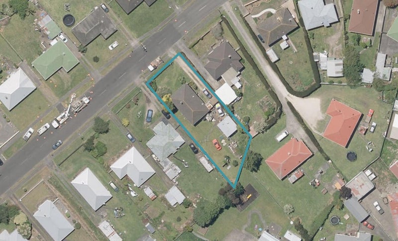 18 Hinemoa Street, Whanganui East, Whanganui - Carousel 1
