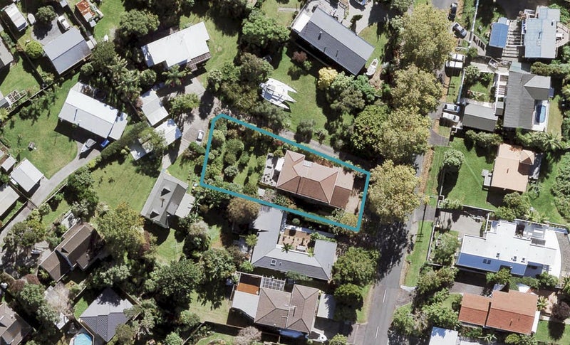 84 Ferry Parade, Herald Island, Auckland - Carousel 1