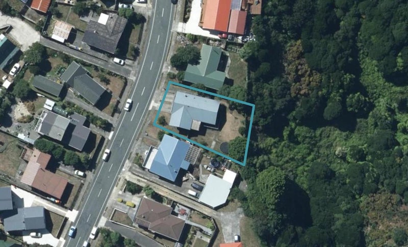 122 Gloaming Hill, Titahi Bay, Porirua - Carousel 1